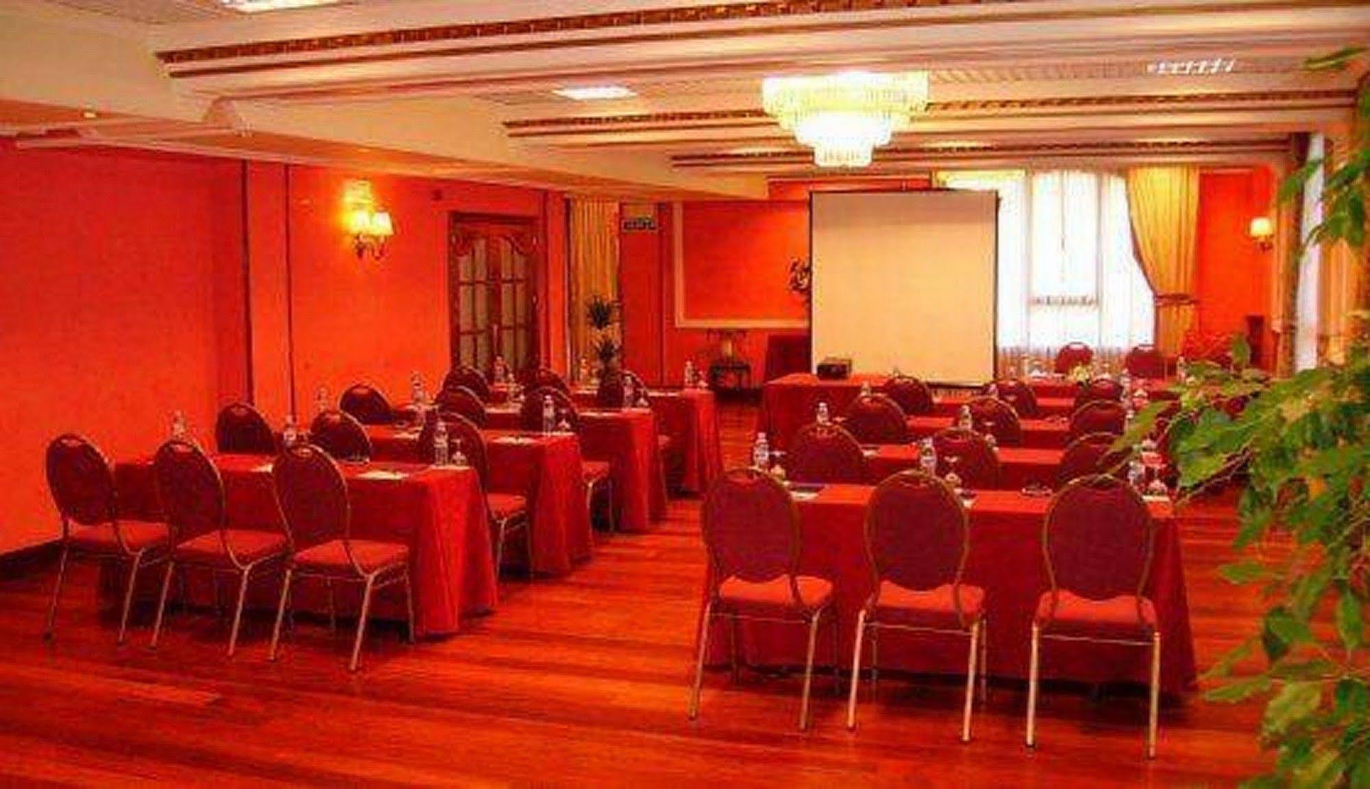 Tryp Bilbao Sondika Hotel Instalações foto